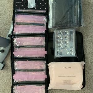 Mary Kay makeup bag & cleansing cloths & mirrors